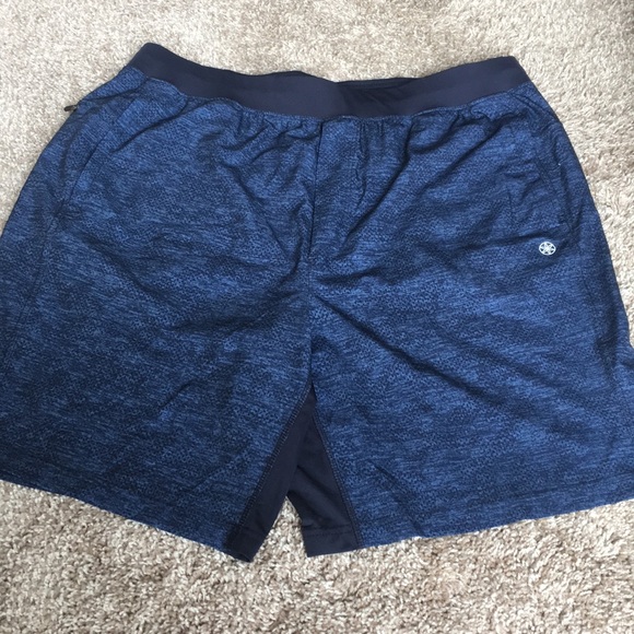 gaiam mens shorts